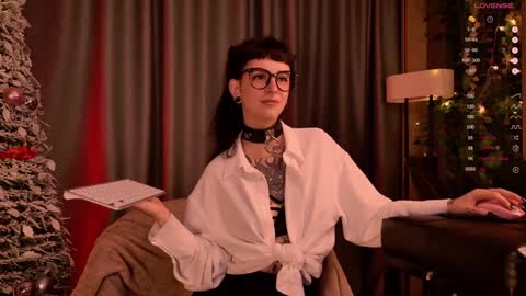 mika_moon_ online show from 12/30/24, 09:40