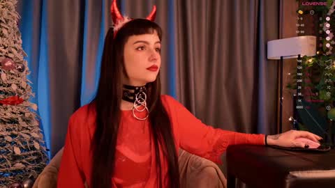 mika_moon_ online show from 12/31/24, 08:02