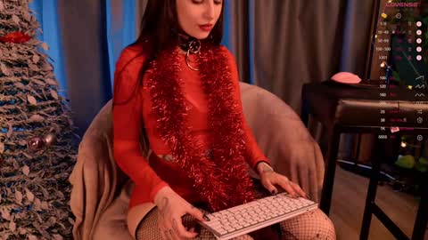 mika_moon_ online show from 01/01/25, 02:09