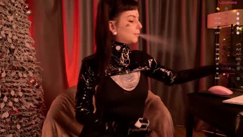 mika_moon_ online show from 01/02/25, 08:46