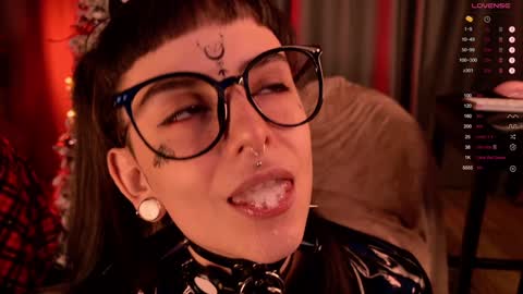 mika_moon_ online show from 01/02/25, 11:49