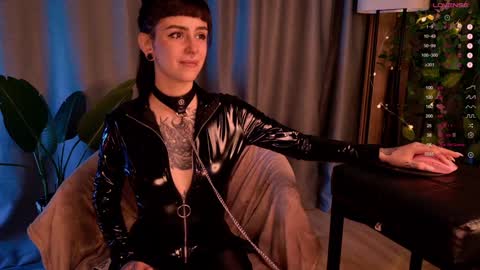 mika_moon_ online show from 01/07/25, 09:46