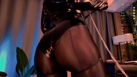 mika_moon_ online show from 01/08/25, 12:49