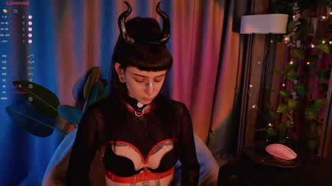 mika_moon_ online show from 01/26/25, 10:35