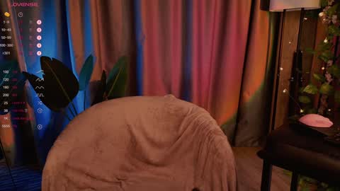 mika_moon_ online show from 01/30/25, 11:02