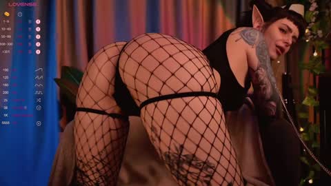 mika_moon_ online show from 02/01/25, 04:24