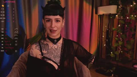 mika_moon_ online show from 02/05/25, 10:12