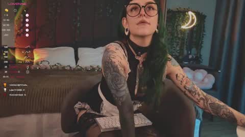 mika_moon_ online show from 03/01/25, 03:38