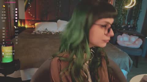 mika_moon_ online show from 03/07/25, 04:22