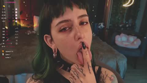 mika_moon_ online show from 03/08/25, 03:13