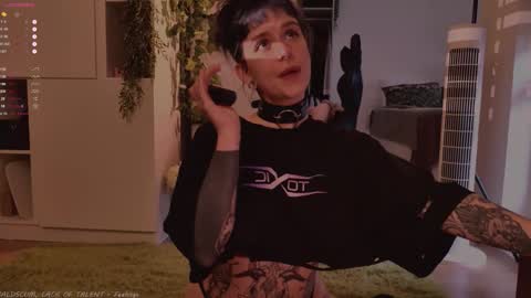 mika_moon_ online show from 09/09/25, 12:15