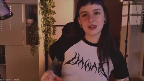 mika_moon_ online show from 09/24/25, 05:05