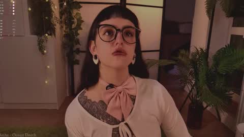 mika_moon_ online show from 11/13/25, 04:39