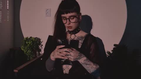 mika_moon_ online show from 12/02/25, 06:03