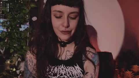 mika_moon_ online show from 12/19/25, 06:26