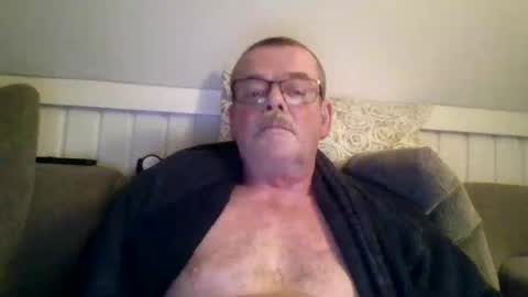 Snapshot of mikael42 chatting on 02/10/26, 08:35 mikael42 online show from 02/10/26, 08:35