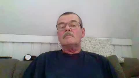 Snapshot of mikael42 chatting on 02/13/26, 01:51 mikael42 online show from 02/13/26, 01:51