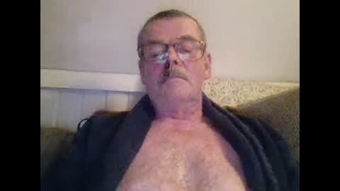 Snapshot of mikael42 chatting on 02/15/26, 07:32 mikael42 online show from 02/15/26, 07:32