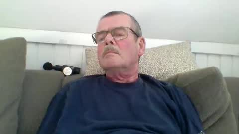 Snapshot of mikael42 chatting on 04/06/26, 02:07 mikael42 online show from 04/06/26, 02:07