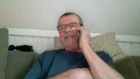 Snapshot of mikael42 chatting on 04/10/26, 12:54 mikael42 online show from 04/10/26, 12:54
