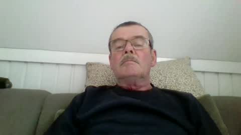 Snapshot of mikael42 chatting on 04/11/26, 12:53 mikael42 online show from 04/11/26, 12:53