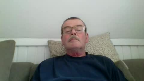 Snapshot of mikael42 chatting on 04/12/26, 01:16 mikael42 online show from 04/12/26, 01:16