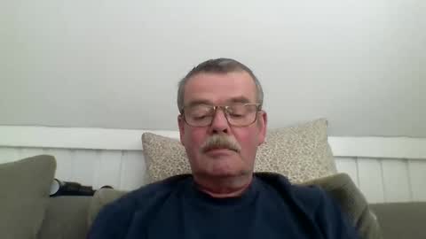 Snapshot of mikael42 chatting on 04/21/26, 12:55 mikael42 online show from 04/21/26, 12:55