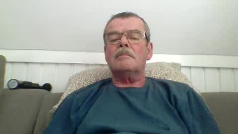 Snapshot of mikael42 chatting on 04/24/26, 12:51 mikael42 online show from 04/24/26, 12:51