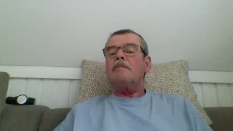 Snapshot of mikael42 chatting on 04/25/26, 12:52 mikael42 online show from 04/25/26, 12:52