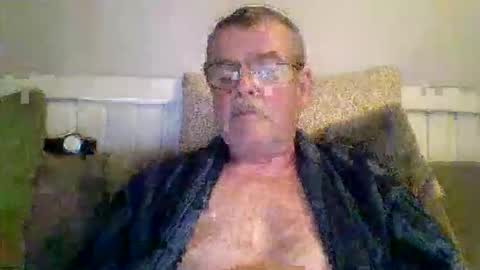 Snapshot of mikael42 chatting on 04/25/26, 07:00 mikael42 online show from 04/25/26, 07:00
