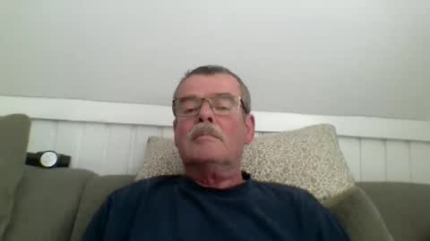 Snapshot of mikael42 chatting on 04/26/26, 12:47 mikael42 online show from 04/26/26, 12:47