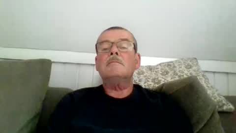 Snapshot of mikael42 chatting on 05/16/26, 10:01 mikael42 online show from 05/16/26, 10:01