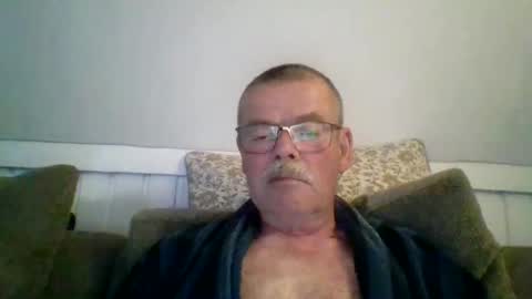 Snapshot of mikael42 chatting on 05/19/26, 06:47 mikael42 online show from 05/19/26, 06:47