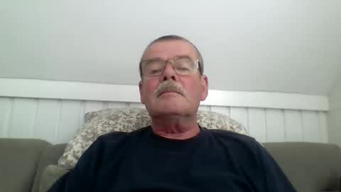 Snapshot of mikael42 chatting on 05/23/26, 12:31 mikael42 online show from 05/23/26, 12:31
