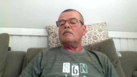 Snapshot of mikael42 chatting on 05/24/26, 01:16 mikael42 online show from 05/24/26, 01:16