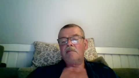 Snapshot of mikael42 chatting on 05/25/26, 06:36 mikael42 online show from 05/25/26, 06:36