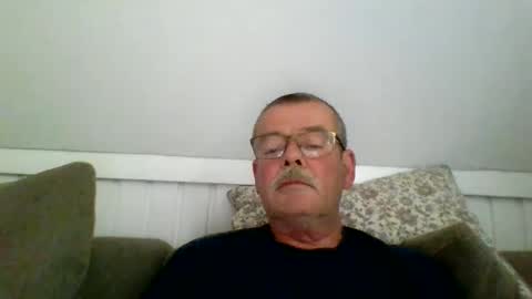 Snapshot of mikael42 chatting on 05/29/26, 09:51 mikael42 online show from 05/29/26, 09:51