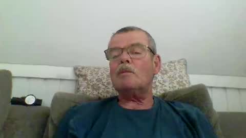 Snapshot of mikael42 chatting on 06/05/26, 12:44 mikael42 online show from 06/05/26, 12:44