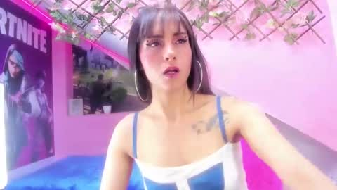 Snapshot of mikaela303av chatting on 10/30/25, 04:25 mikaela303av online show from 10/30/25, 04:25