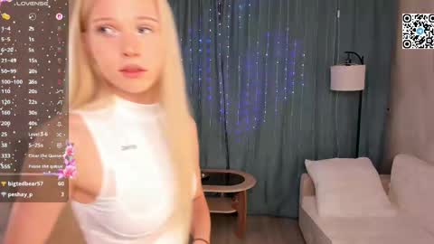 Angel girl online show from 04/20/26, 08:21