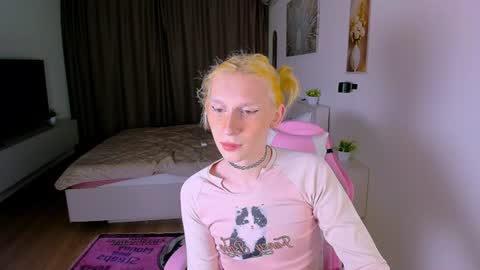 Snapshot of mikaella_nicole chatting on 06/20/26, 07:05 mikaella_nicole online show from 06/20/26, 07:05