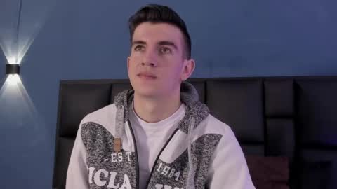 mikael online show from 10/08/25, 03:37