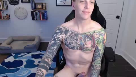 Snapshot of mikahishung chatting on 12/20/24, 03:31 MikahisHung online show from 12/20/24, 03:31