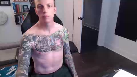 Snapshot of mikahishung chatting on 10/15/25, 10:32 MikahisHung online show from 10/15/25, 10:32