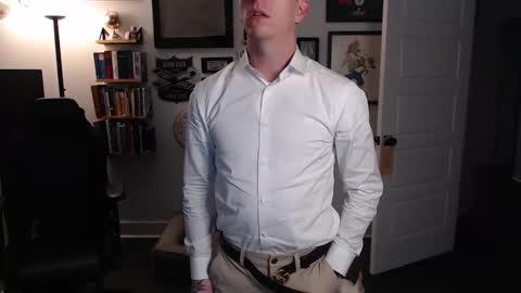 Snapshot of mikahishung chatting on 11/11/25, 12:54 MikahisHung online show from 11/11/25, 12:54