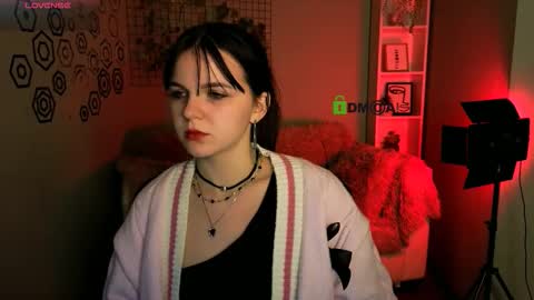 Snapshot of mikameovv chatting on 11/23/25, 02:28 Mika online show from 11/23/25, 02:28