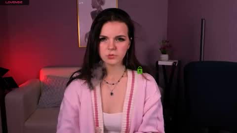 Snapshot of mikameovv chatting on 12/01/25, 08:03 Mika online show from 12/01/25, 08:03