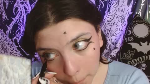 Mika online show from 09/27/25, 05:23