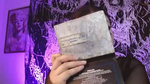 Mika online show from 12/21/25, 09:55