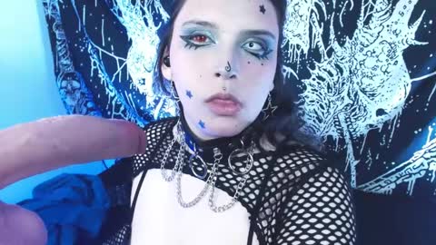 Mika online show from 04/10/26, 05:12